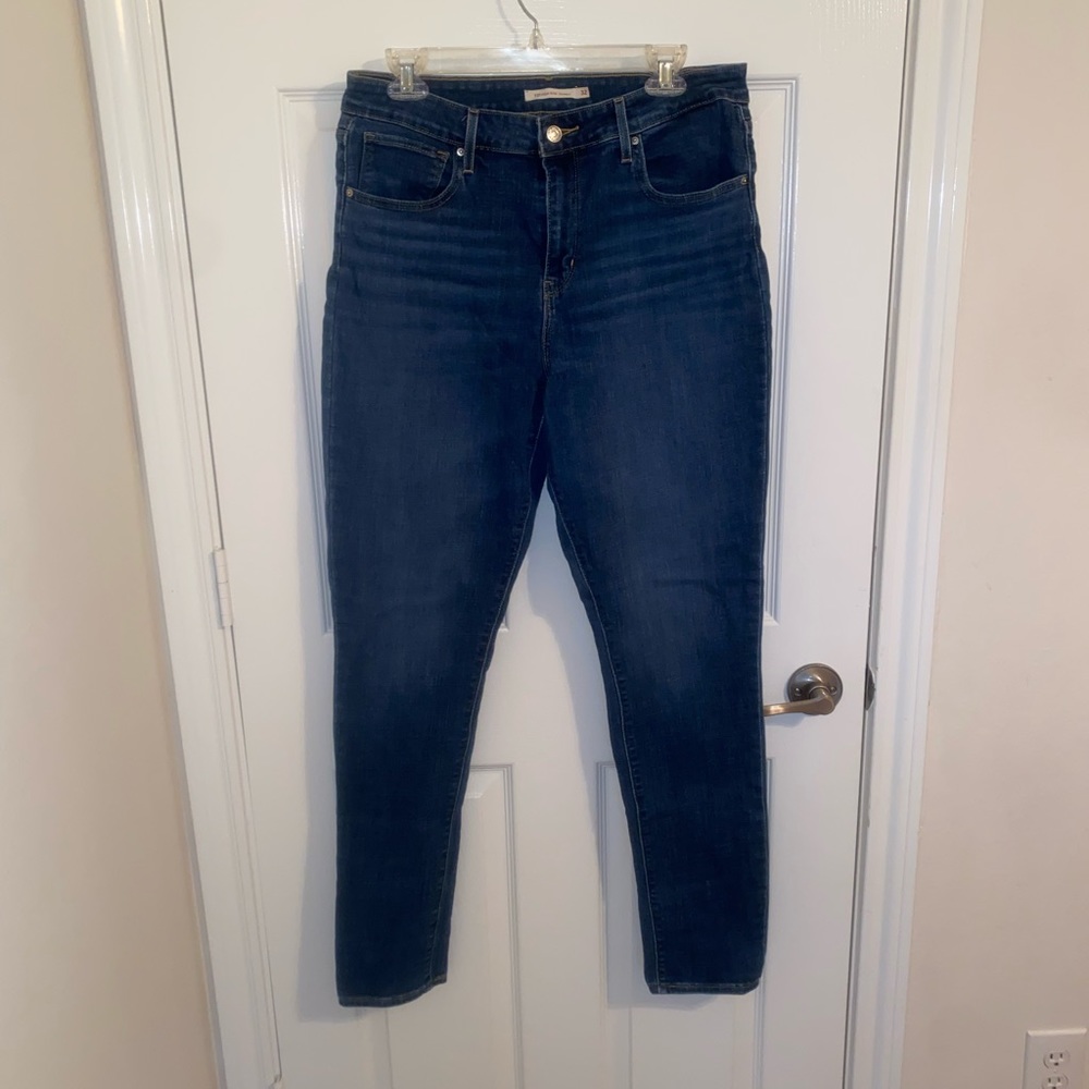 Levi’s 721 High Rise Skinny, Medium/dark wash, Size 32